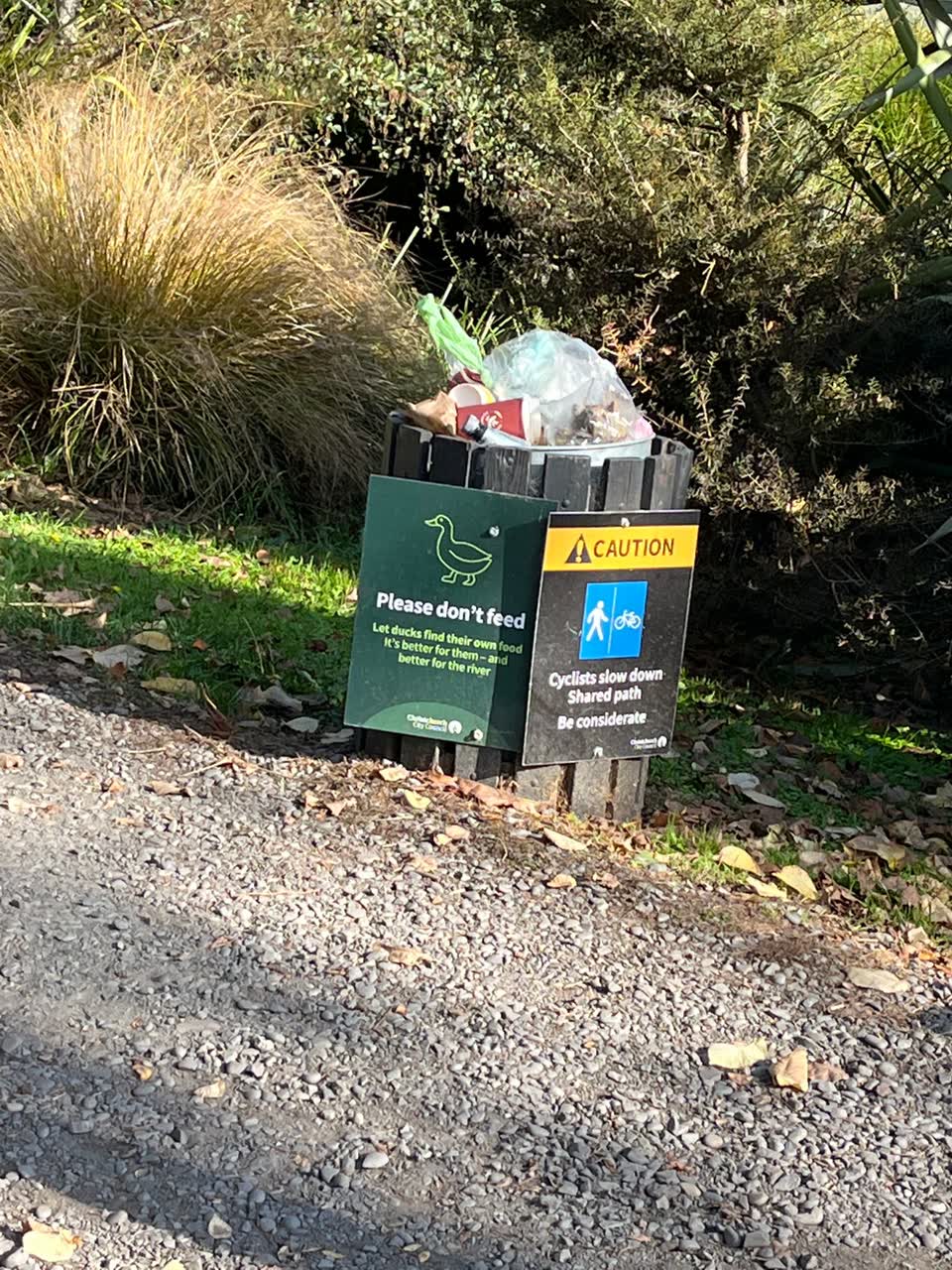 The photograph attached to this rubbish/recycling report