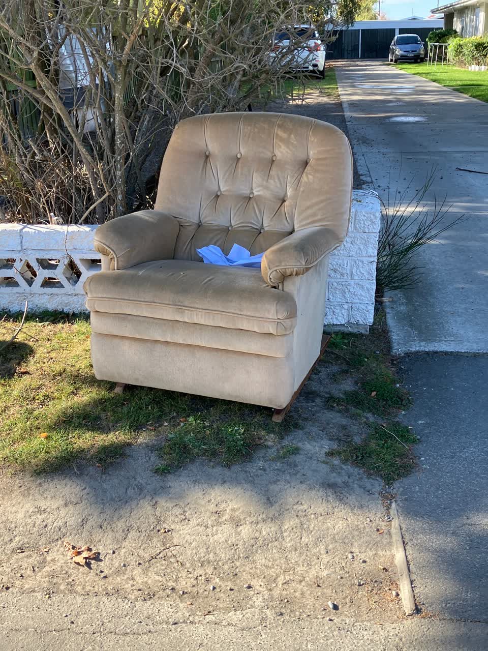 The photograph attached to this rubbish/recycling report