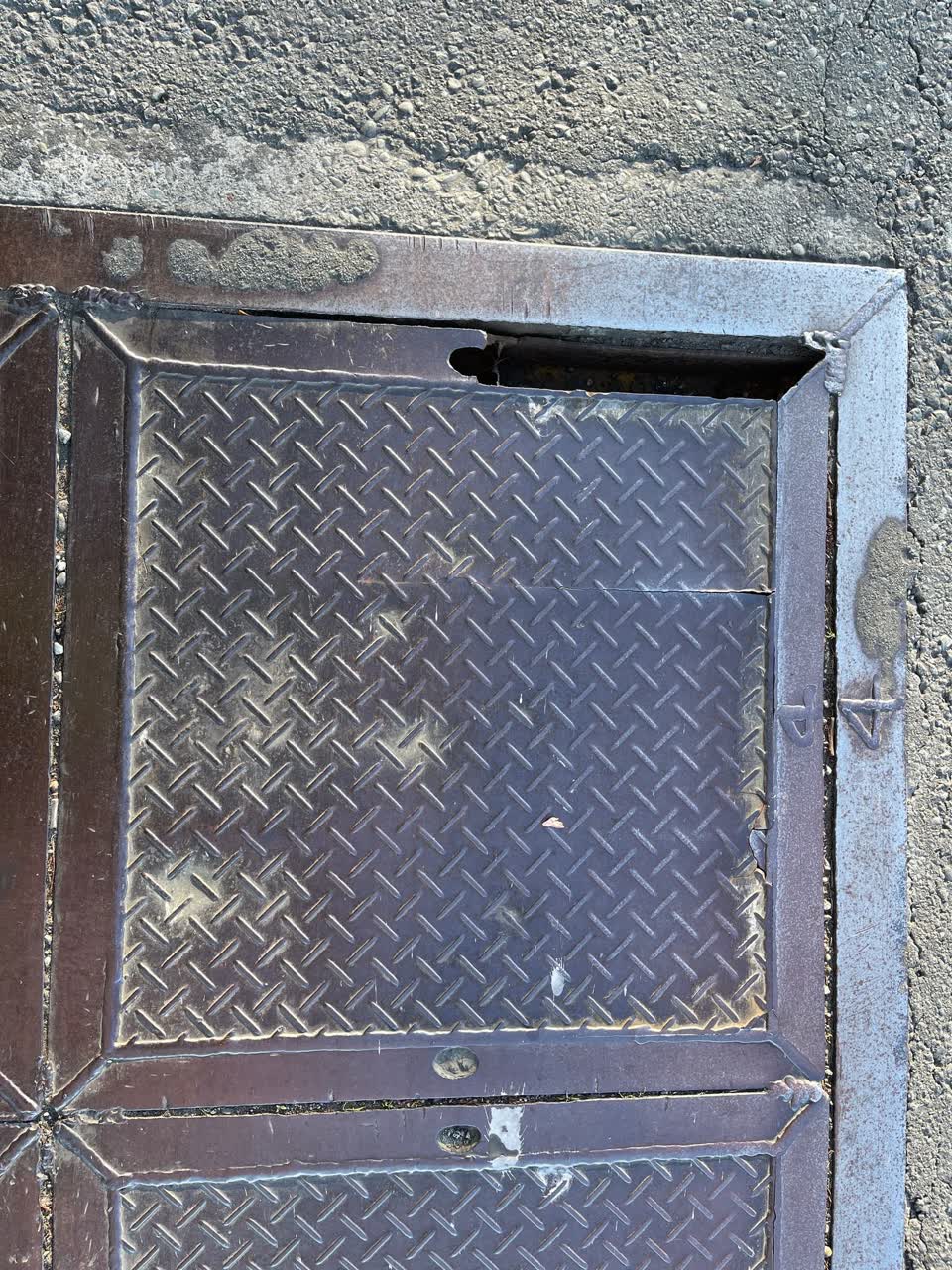 The photograph attached to this roading/streets report