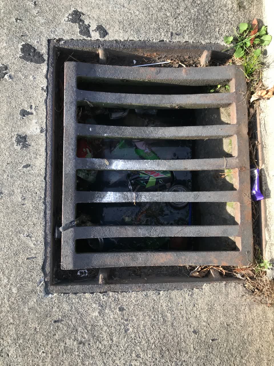 The photograph attached to this sewer - leak / blockage report