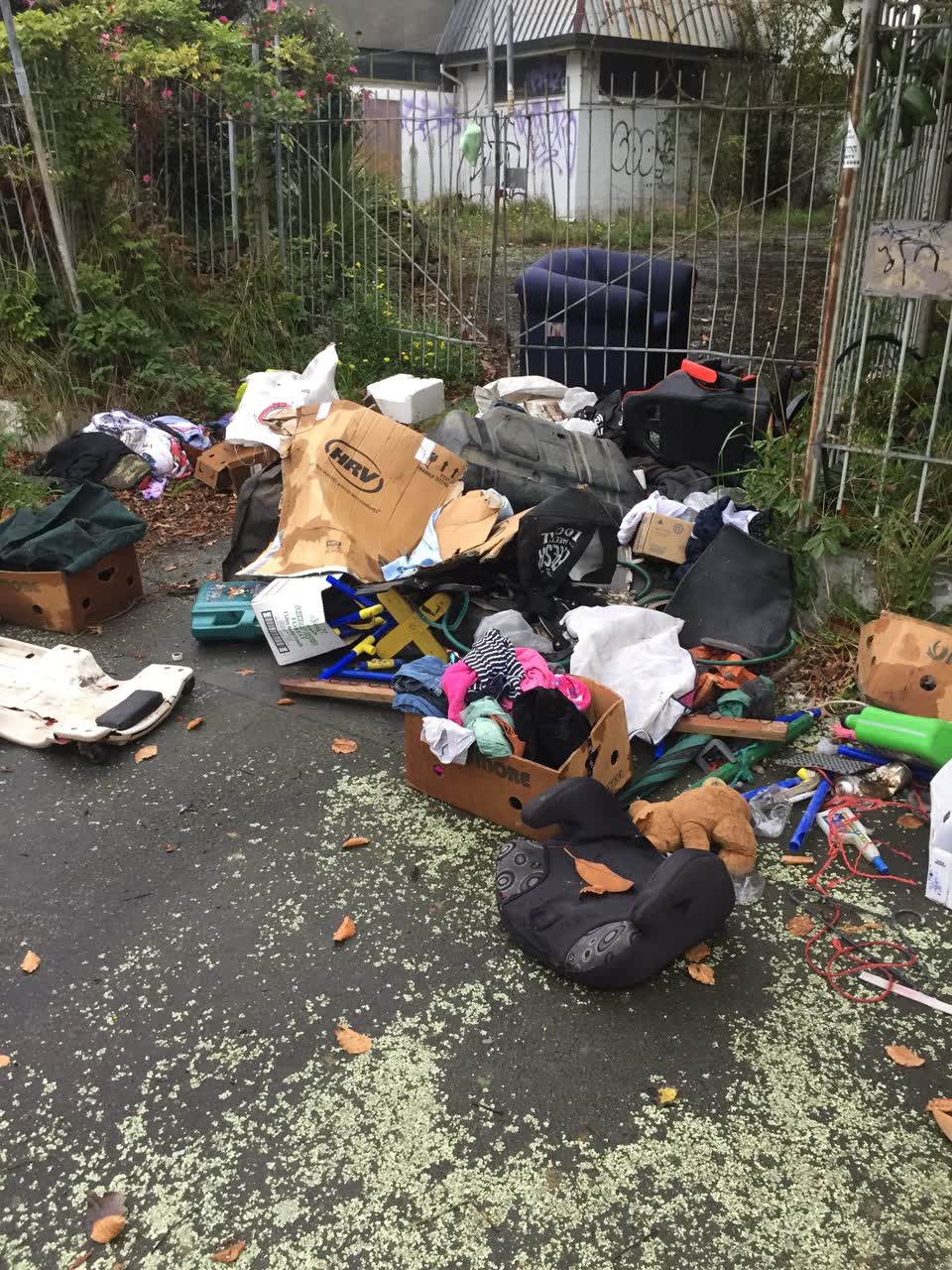 The photograph attached to this rubbish/recycling report