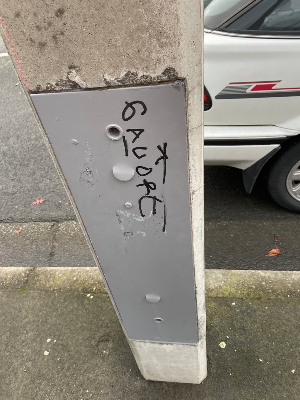 The photograph attached to this graffiti report