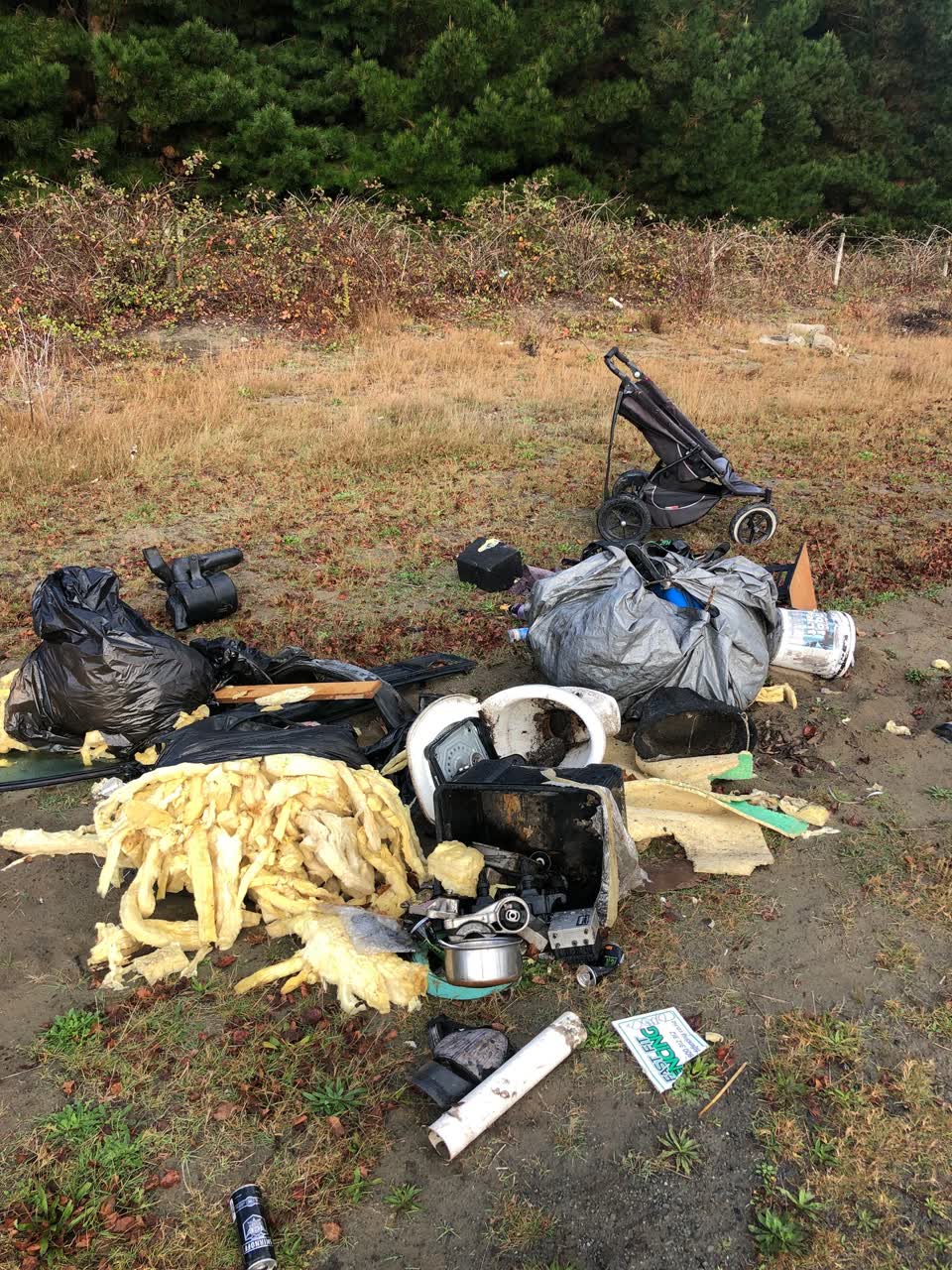 The photograph attached to this rubbish/recycling report