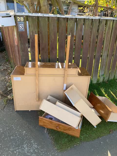 Rubbish/Recycling, a report photo