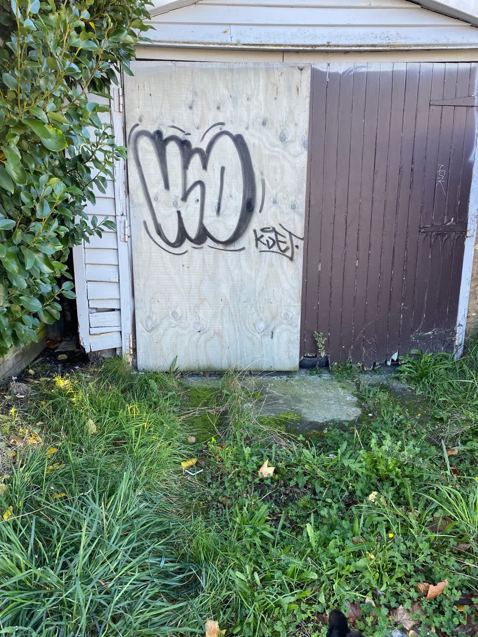 The photograph attached to this graffiti report
