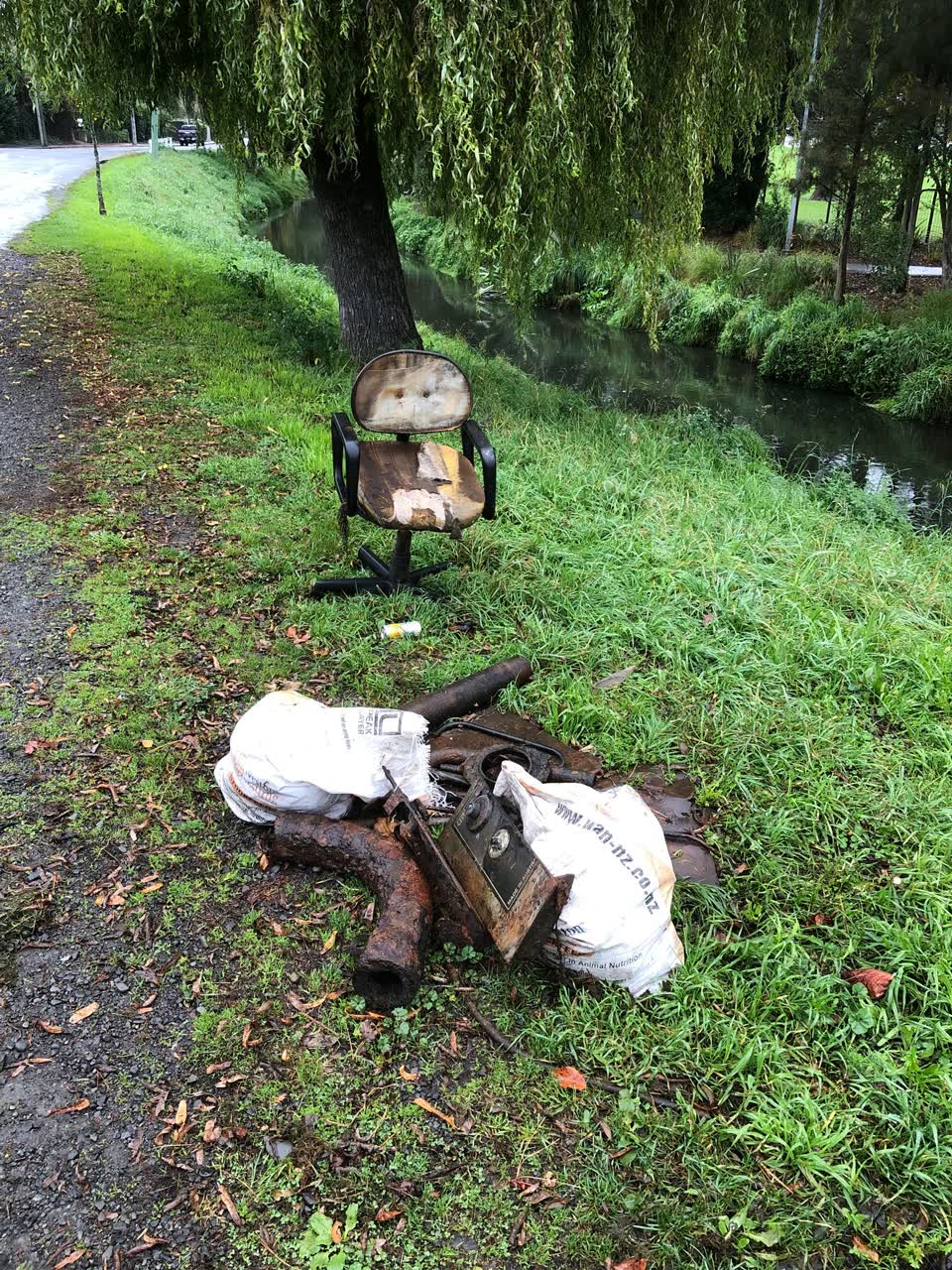 The photograph attached to this rubbish/recycling report