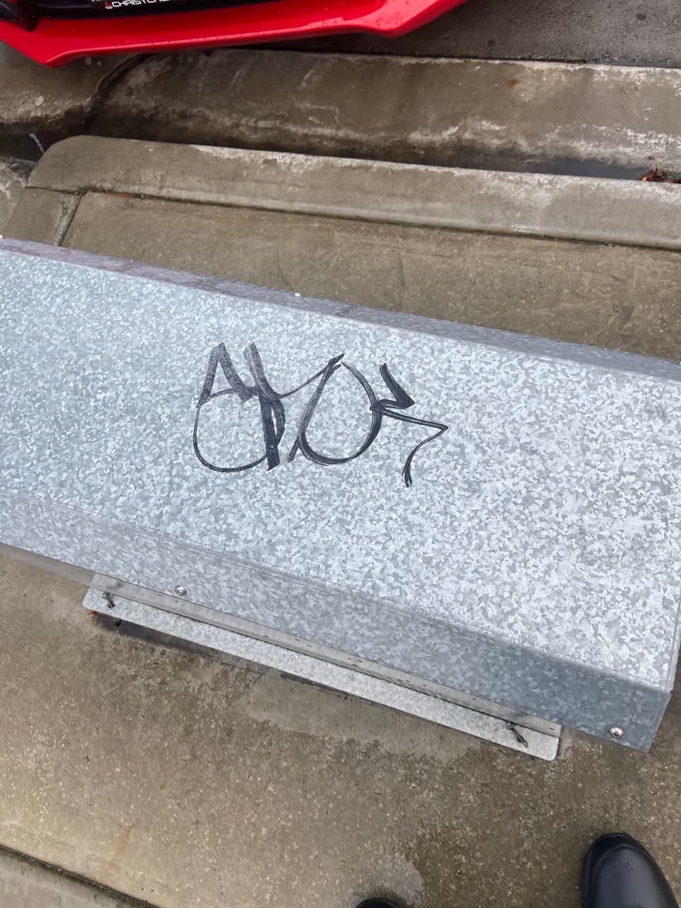 The photograph attached to this graffiti report