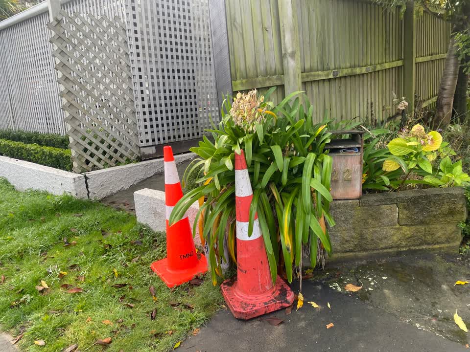 The photograph attached to this roading/streets report