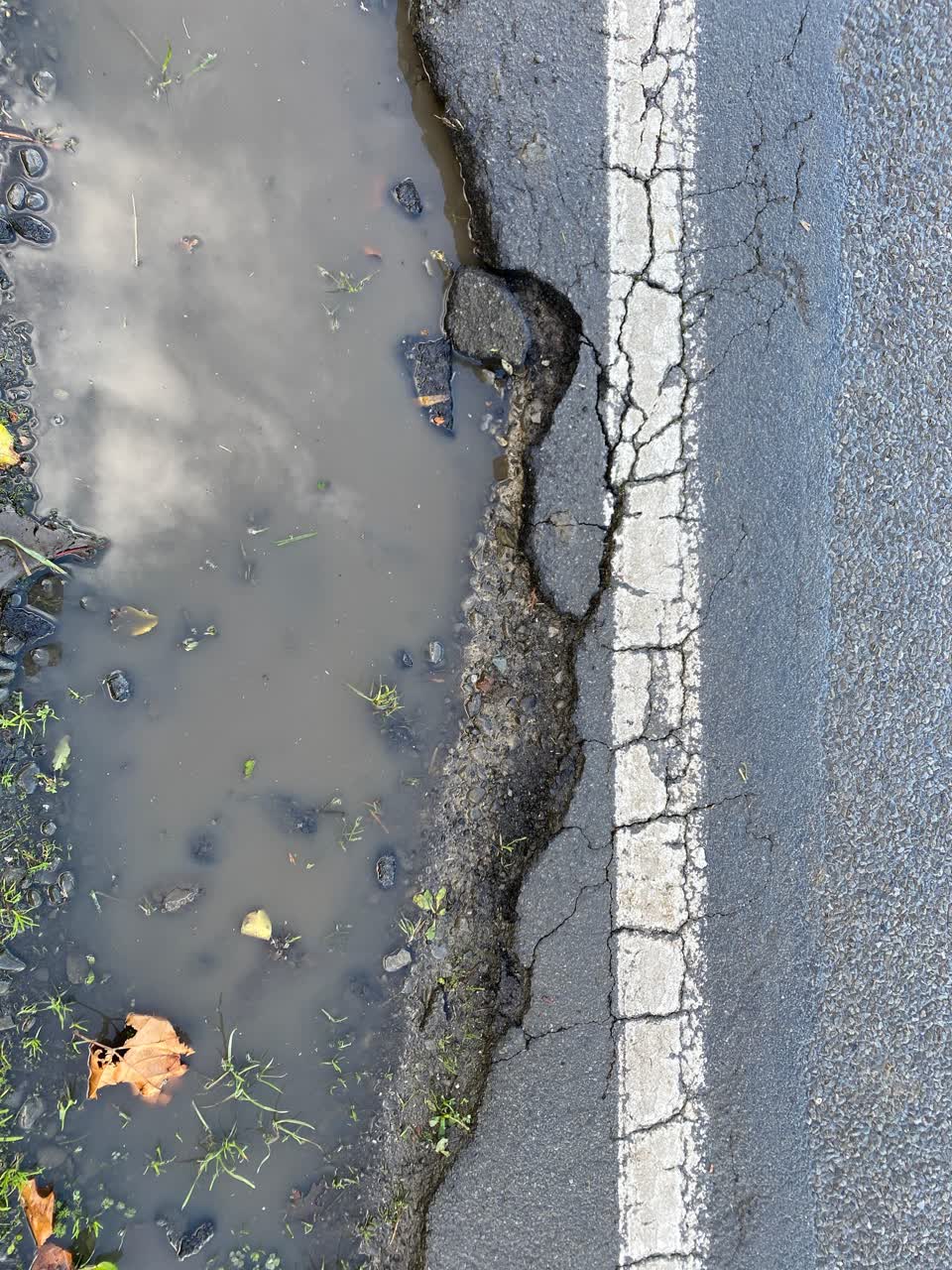 The photograph attached to this roading/streets report