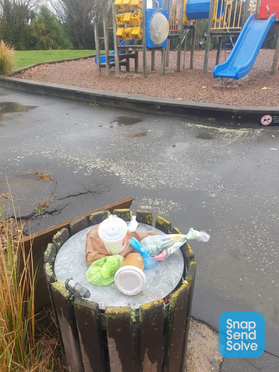 The photograph attached to this rubbish/recycling report