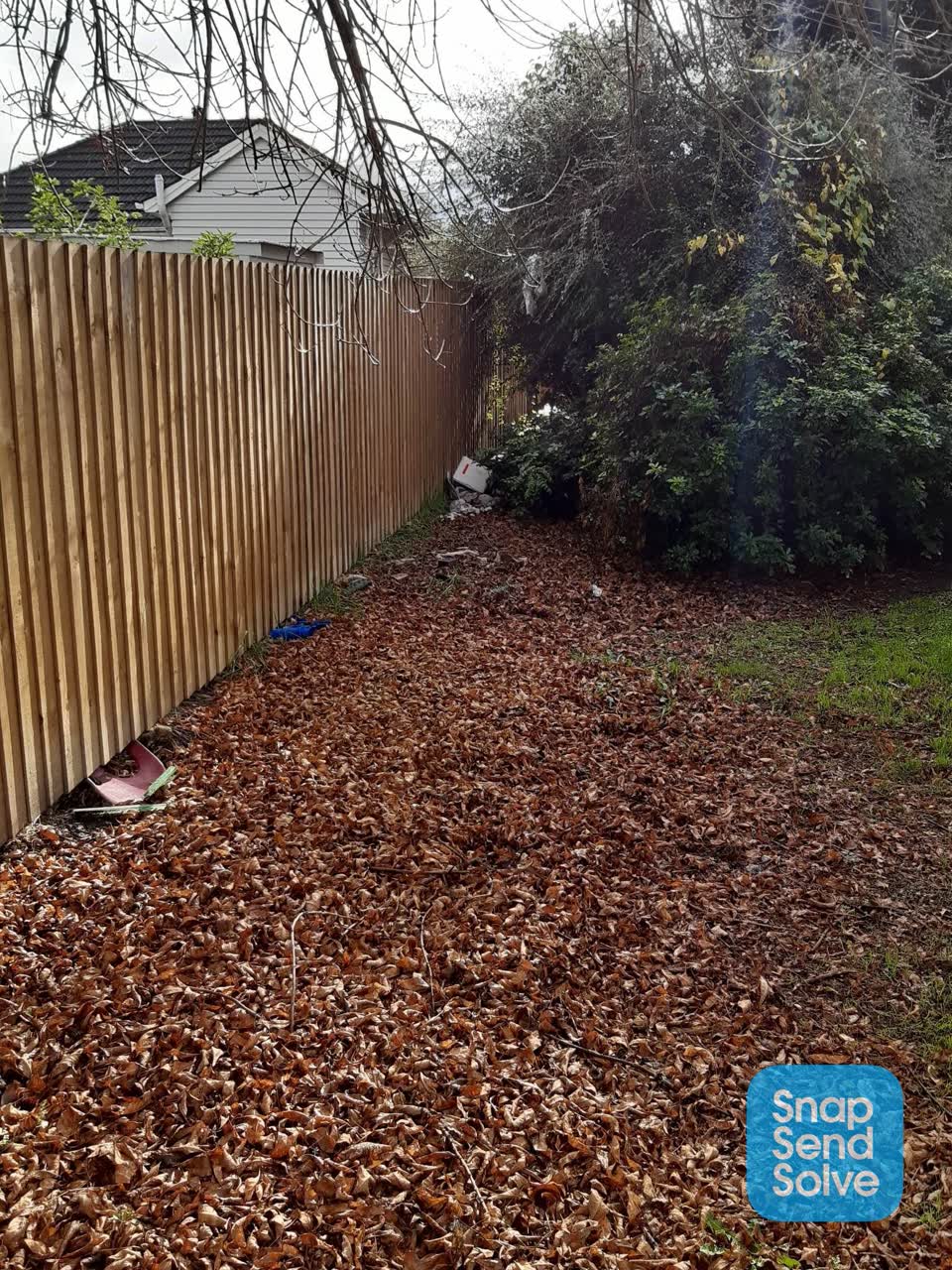 The photograph attached to this rubbish/recycling report