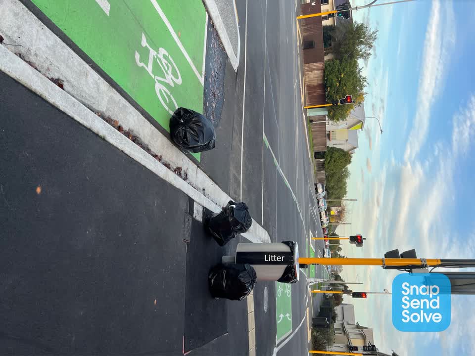 The photograph attached to this rubbish/recycling report