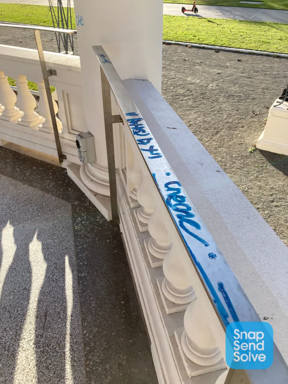 The photograph attached to this graffiti report
