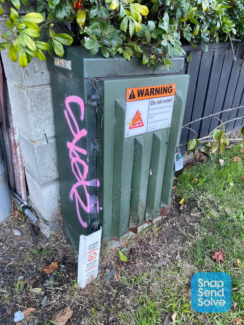 The photograph attached to this graffiti report