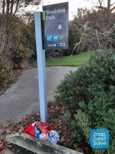 Rubbish/Recycling, a report photo