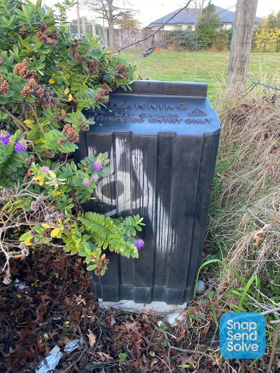 The photograph attached to this graffiti report