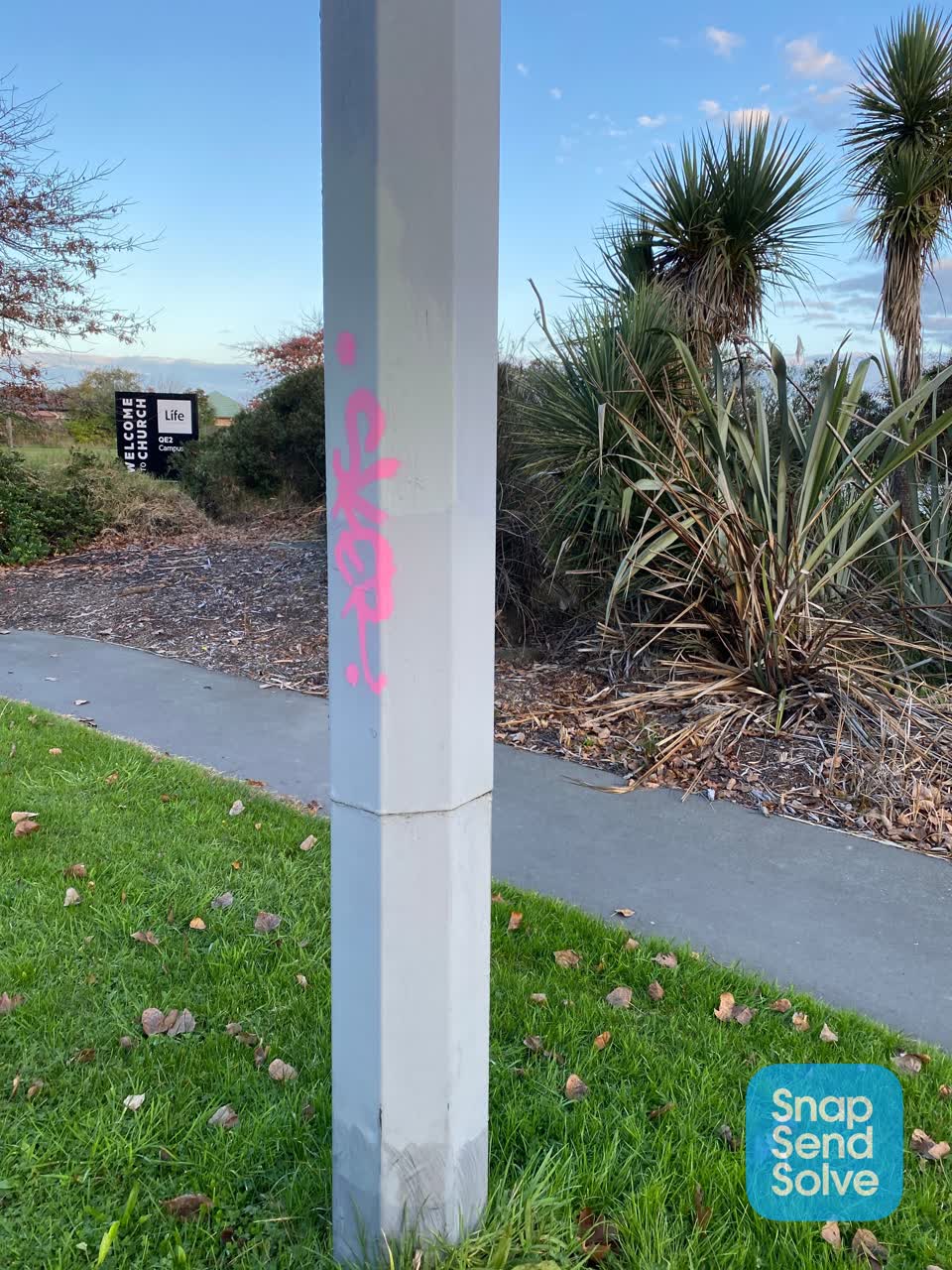 The photograph attached to this graffiti report