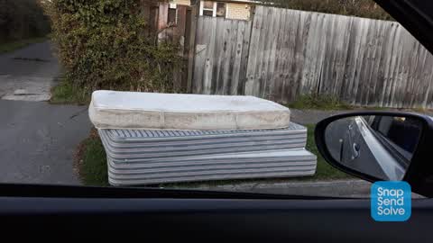 Rubbish/Recycling, a report photo