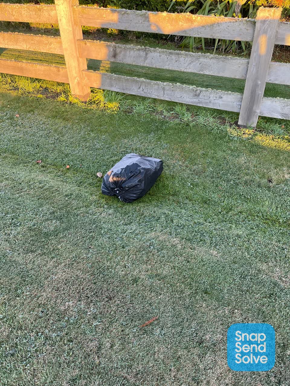 The photograph attached to this rubbish/recycling report