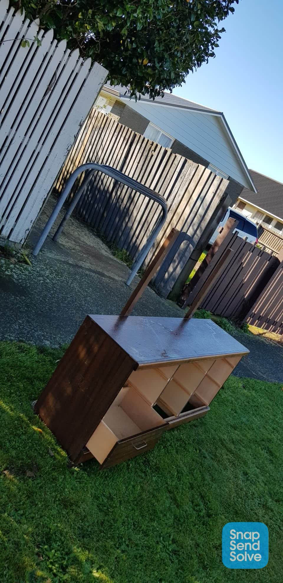 The photograph attached to this rubbish/recycling report