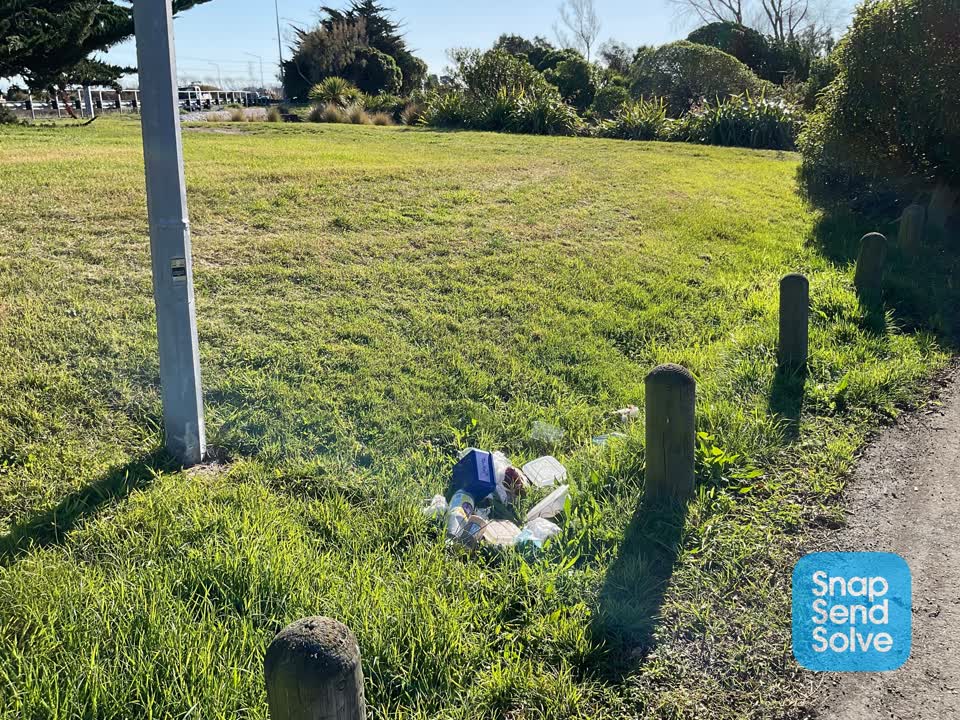 The photograph attached to this rubbish/recycling report