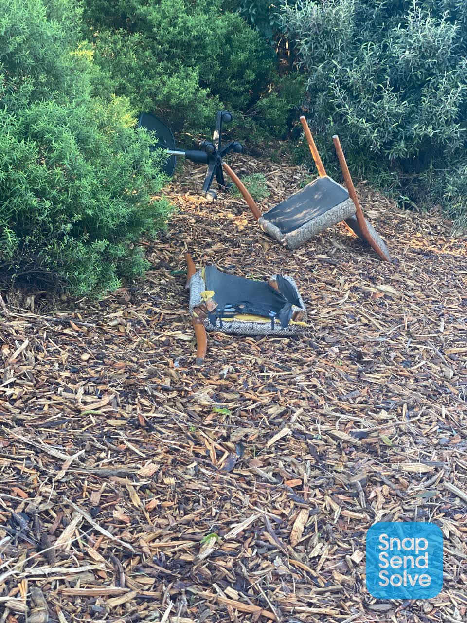 The photograph attached to this rubbish/recycling report