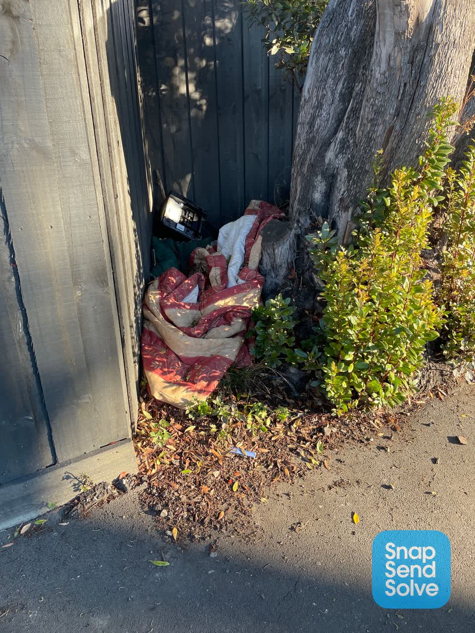 The photograph attached to this rubbish/recycling report