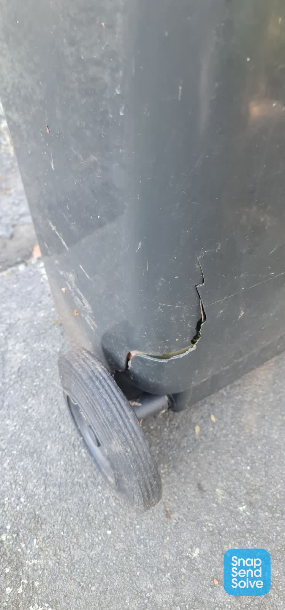 The photograph attached to this rubbish/recycling report