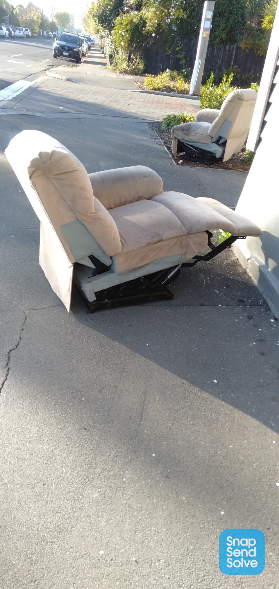 The photograph attached to this rubbish/recycling report