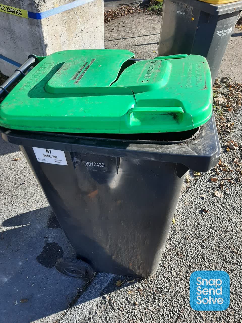 The photograph attached to this rubbish/recycling report