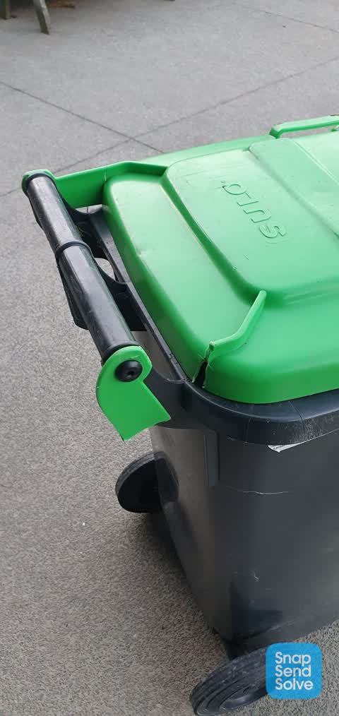 Rubbish/Recycling, a report photo