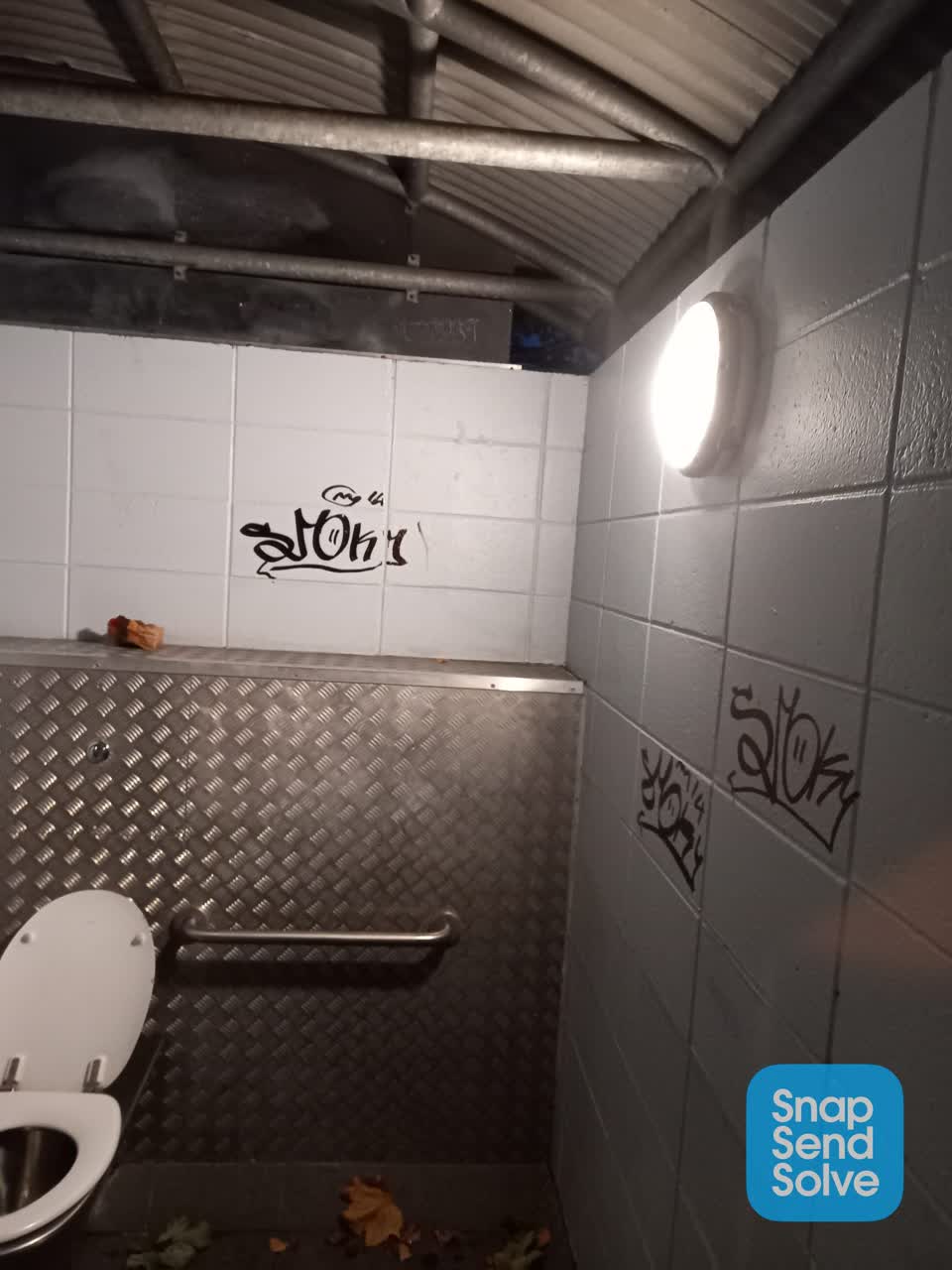 The photograph attached to this graffiti report