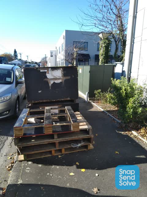 Rubbish/Recycling, a report photo