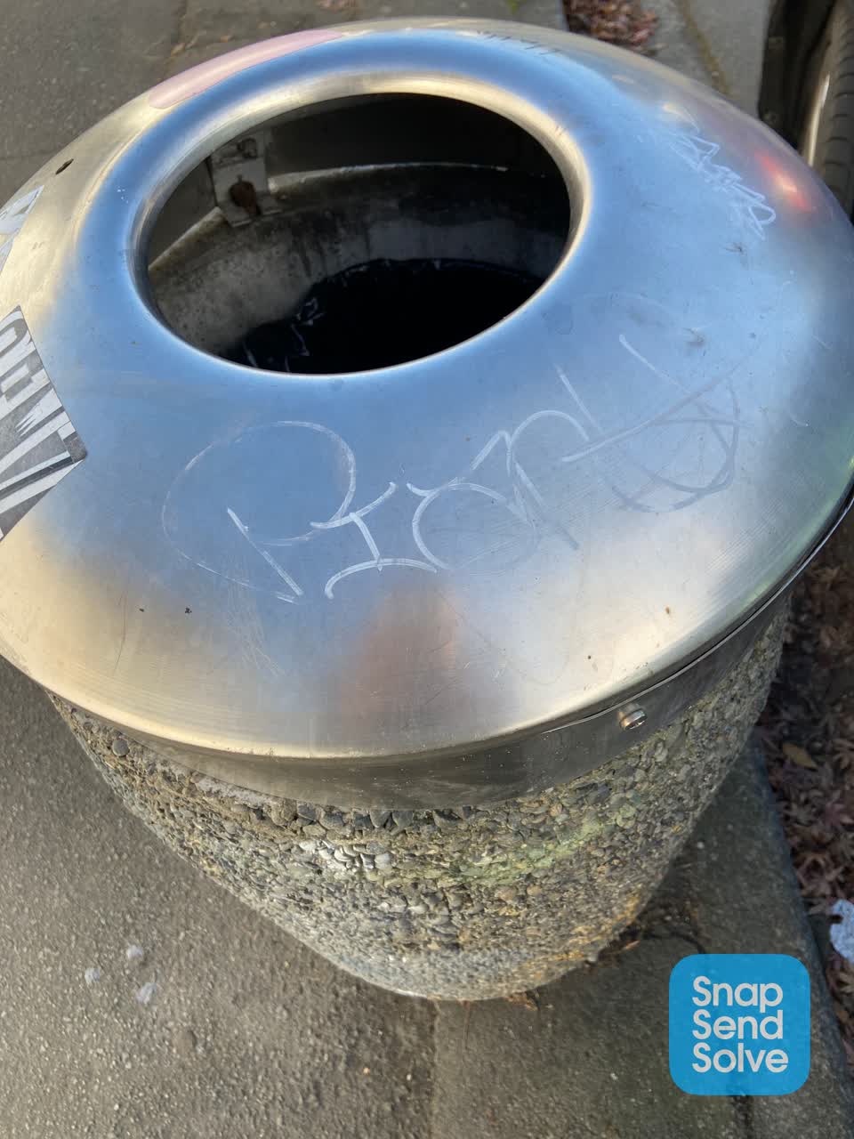 The photograph attached to this graffiti report