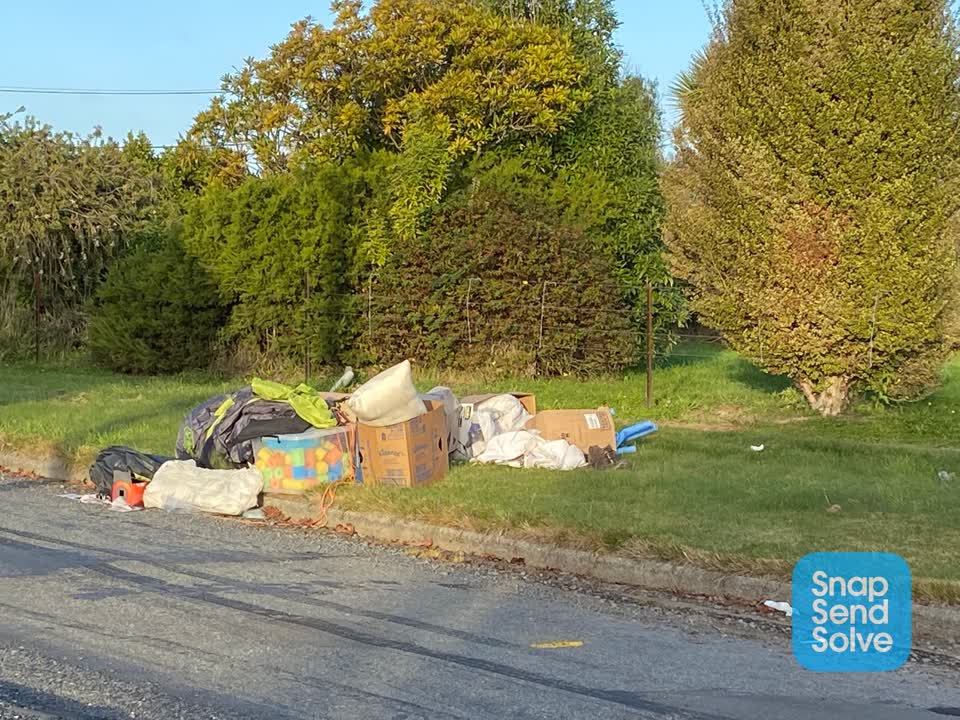 The photograph attached to this rubbish/recycling report
