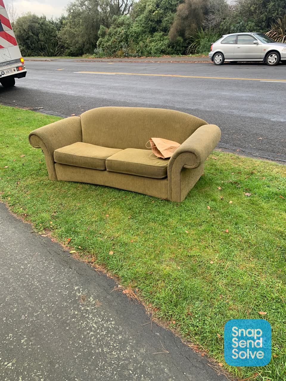 The photograph attached to this rubbish/recycling report