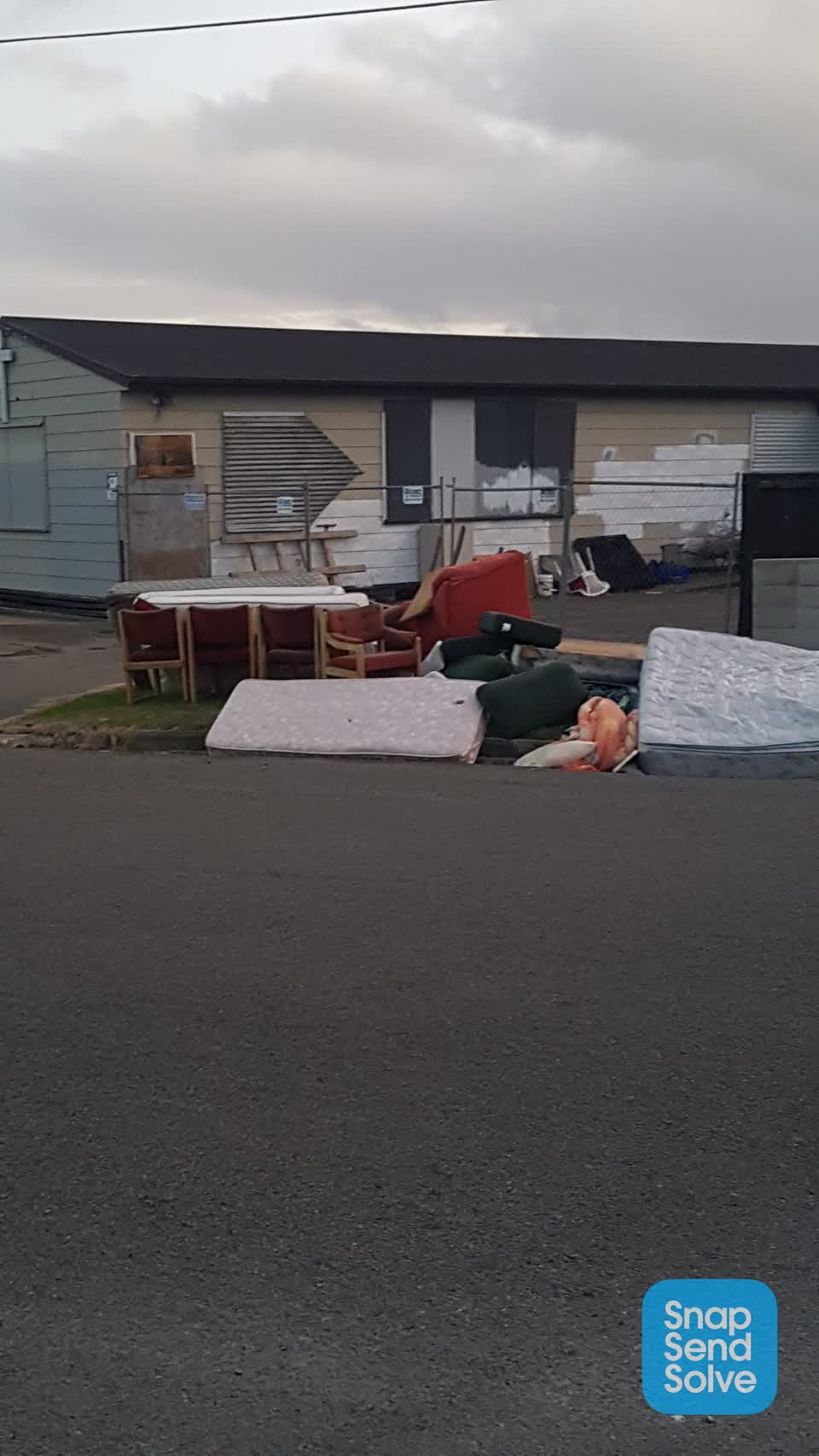The photograph attached to this rubbish/recycling report