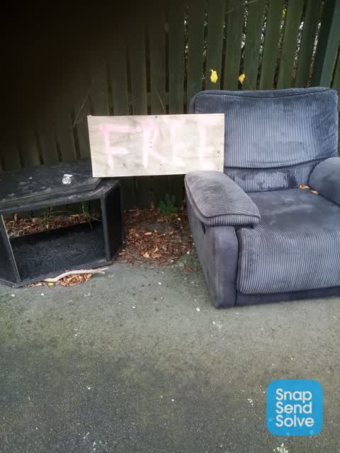 Rubbish/Recycling, a report photo
