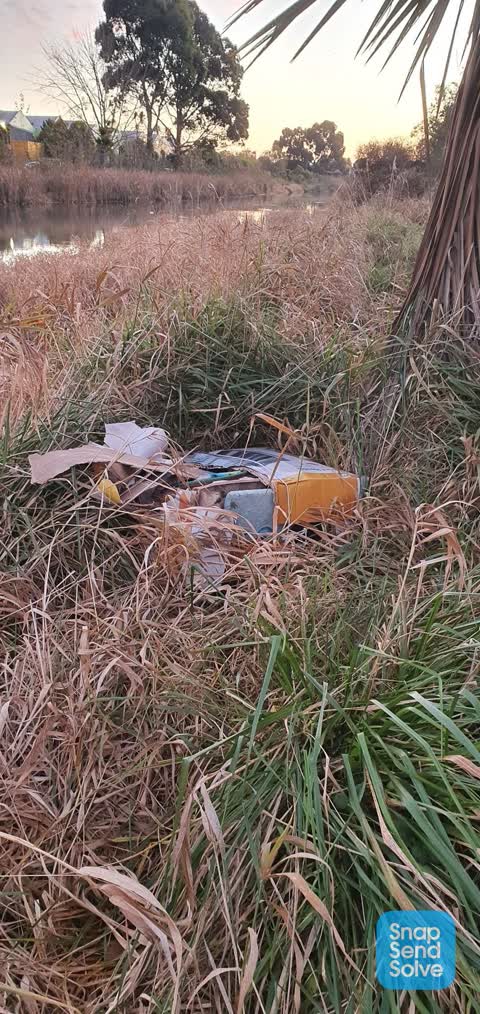 Rubbish/Recycling, a report photo