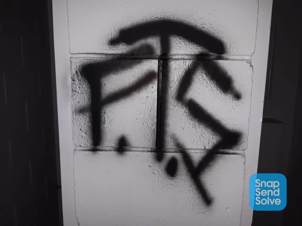 The photograph attached to this graffiti report