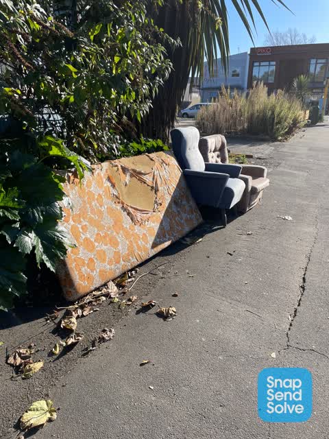 Rubbish/Recycling, a report photo