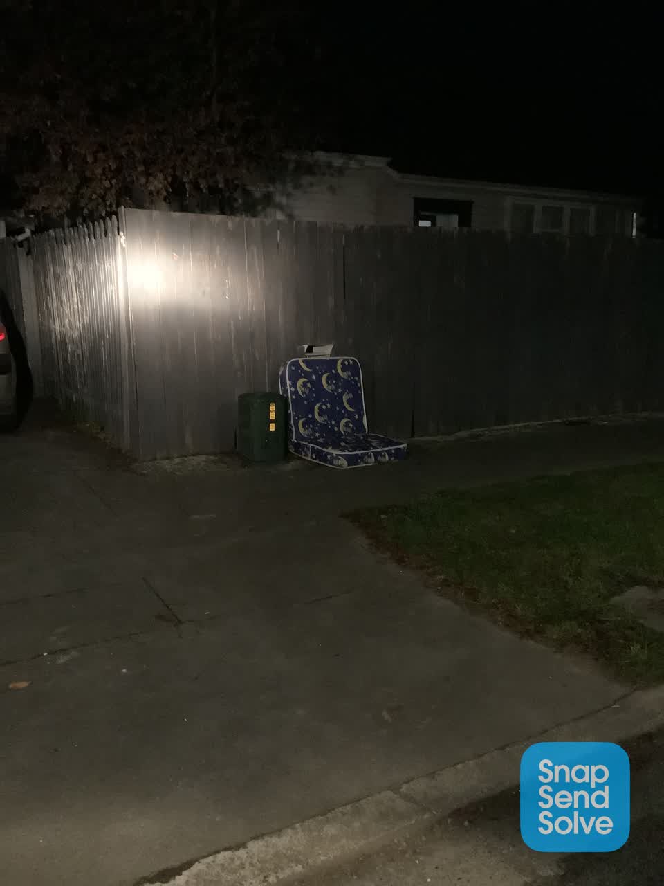 The photograph attached to this rubbish/recycling report