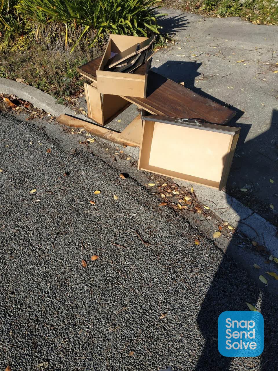 The photograph attached to this rubbish/recycling report