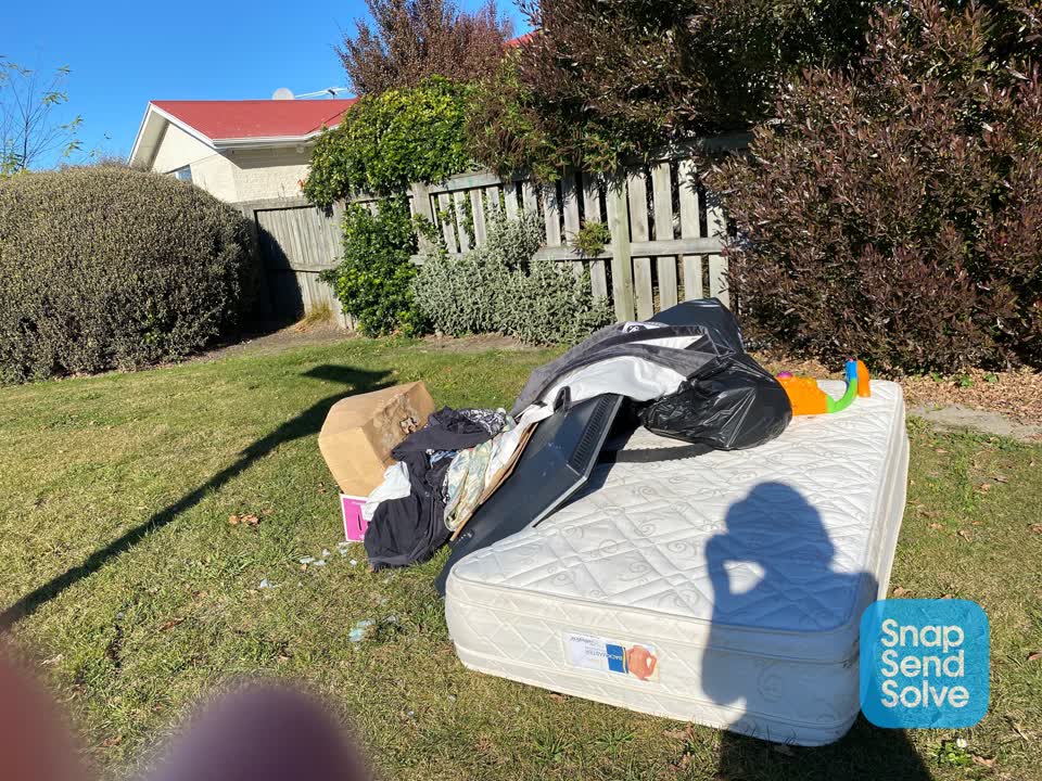 The photograph attached to this rubbish/recycling report