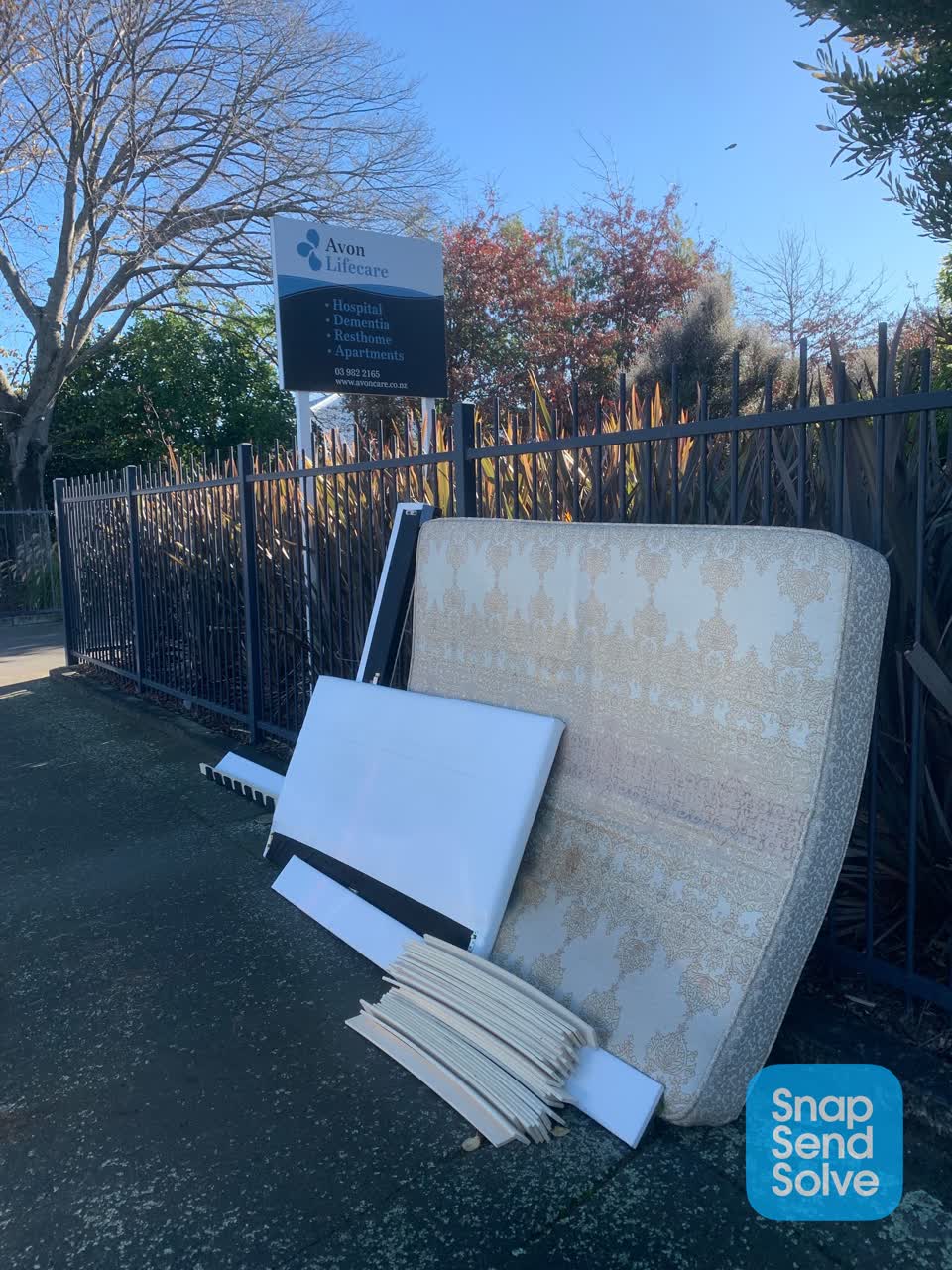 The photograph attached to this rubbish/recycling report