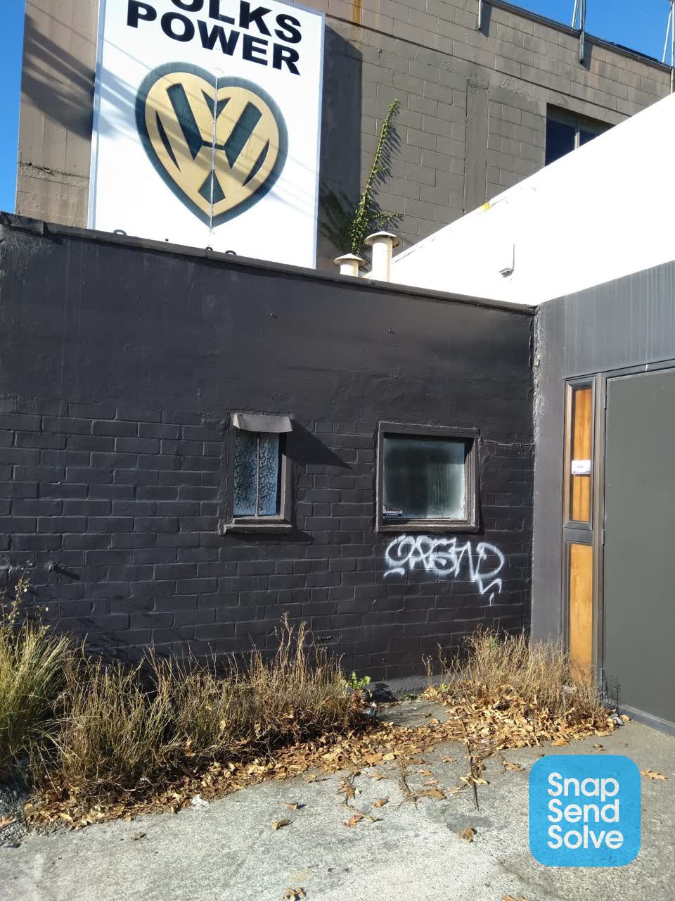 The photograph attached to this graffiti report