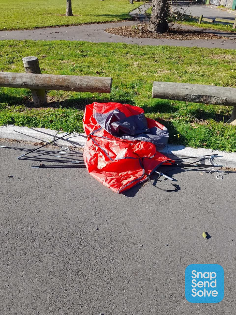 The photograph attached to this rubbish/recycling report
