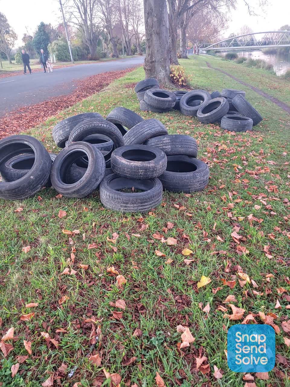 The photograph attached to this rubbish/recycling report