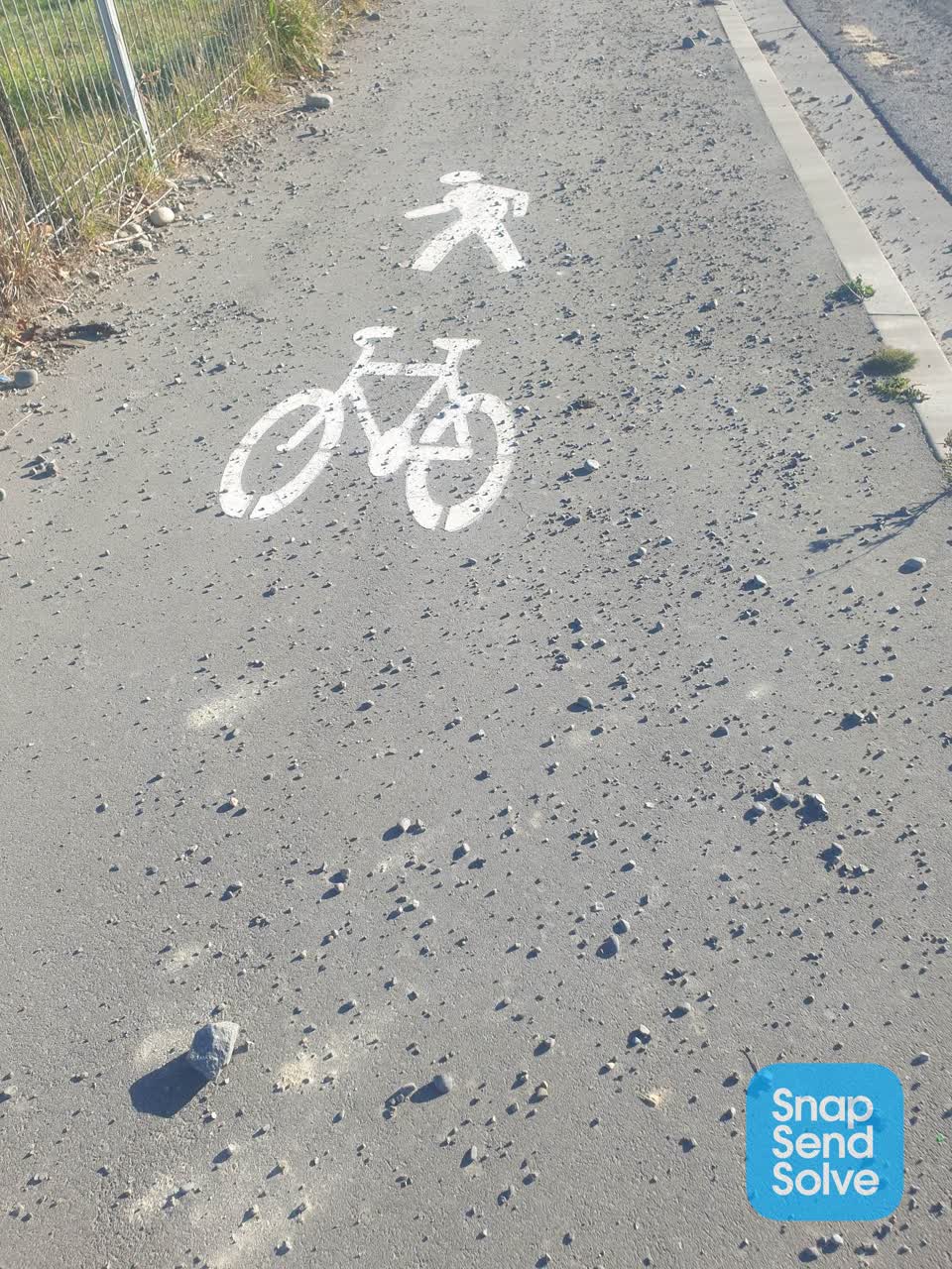 The photograph attached to this roading/streets report