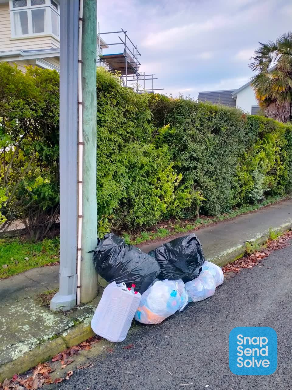 The photograph attached to this rubbish/recycling report